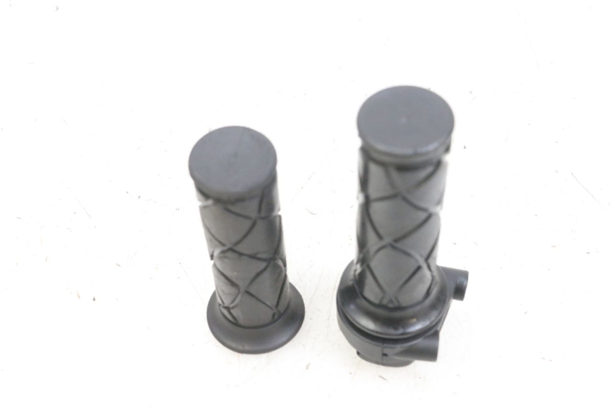 photo de POIGNEE ACCELERATEUR YAMAHA BW'S EASY 50 (2013 - 2016) - Autre angle de vue