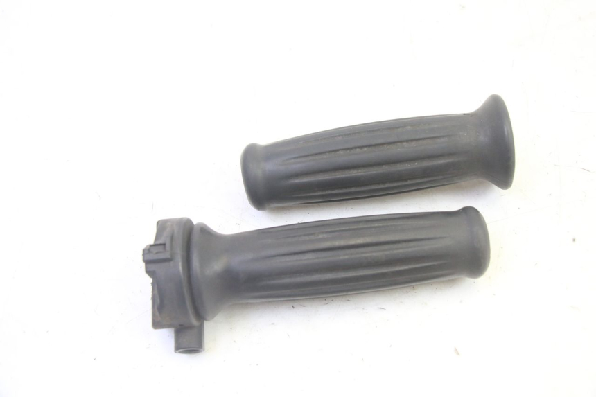 photo de POIGNEE ACCELERATEUR PEUGEOT DJANGO 4T 50 (2014 - 2019) - Autre angle de vue