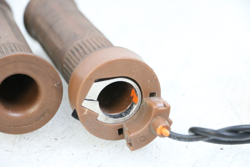 photo de POIGNEE ACCELERATEUR SEGWAY NINEBOT E125S 1 (2022 - 2026) - Gros plan technique