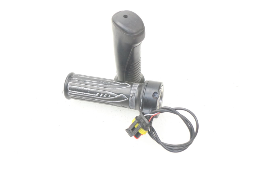 photo de POIGNEE ACCELERATEUR ERIDER CARGO 1 (2009 - 2018)