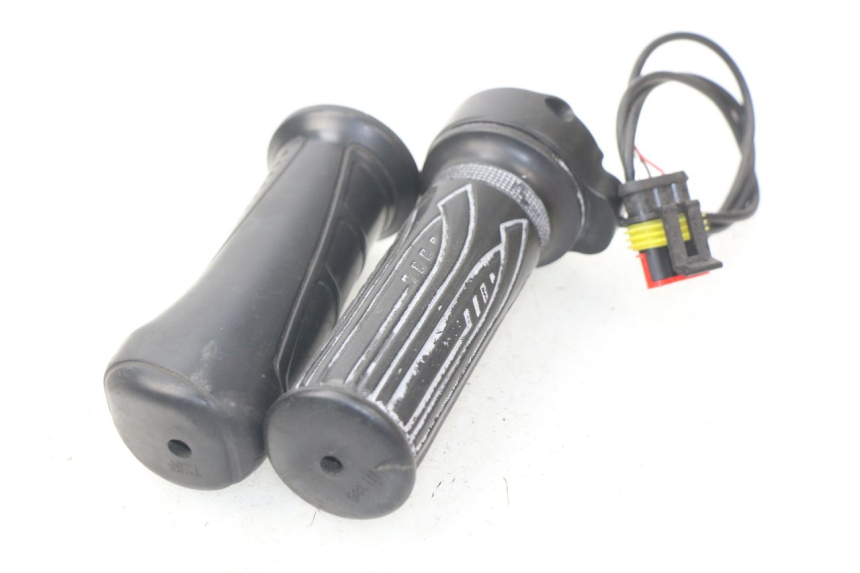 photo de POIGNEE ACCELERATEUR ERIDER CARGO 1 (2009 - 2018)