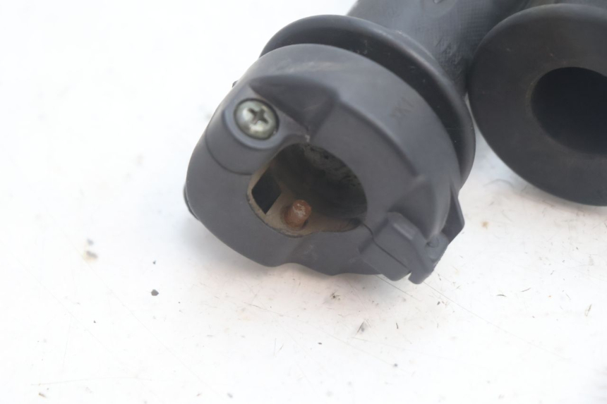photo de POIGNEE ACCELERATEUR SYM FIDDLE 3 III 50 (2014 - 2020) - Zoom état d’usage