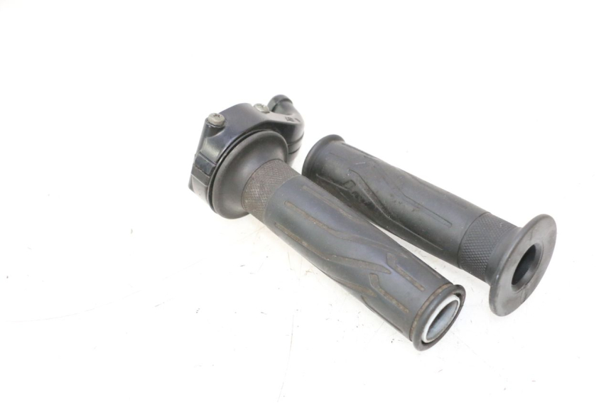 photo de POIGNEE ACCELERATEUR YAMAHA FJR 1300 (2001 - 2005) - Détail de la pièce