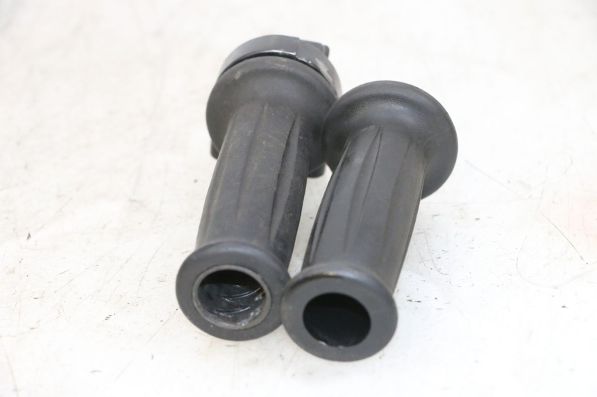 photo de POIGNEE ACCELERATEUR MBK FLIPPER 115 (2013 - 2017) - Autre angle de vue