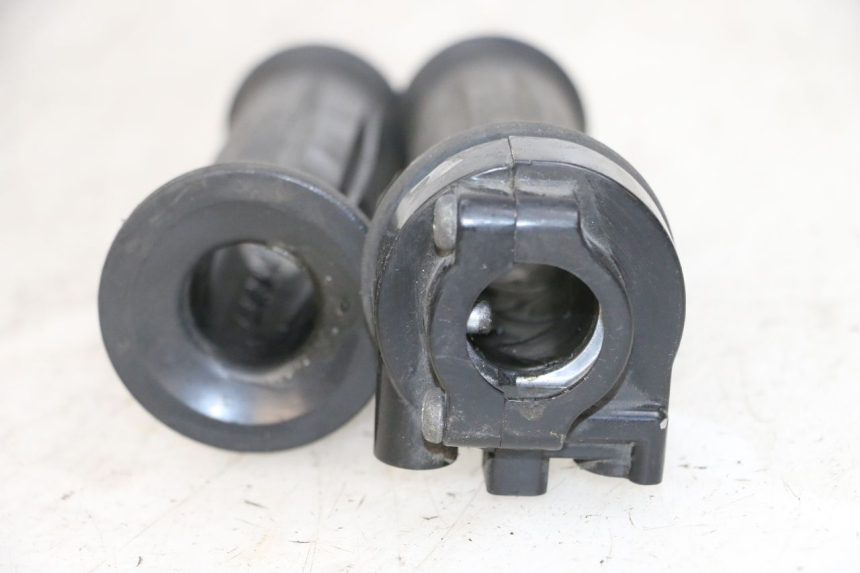 photo de POIGNEE ACCELERATEUR MBK FLIPPER 115 (2013 - 2017) - Gros plan technique