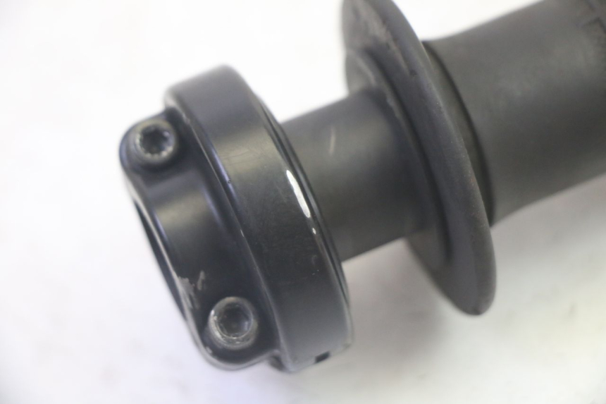 photo de POIGNEE ACCELERATEUR PIAGGIO FLY 4T 50 (2013 - 2017) - Détail de la pièce