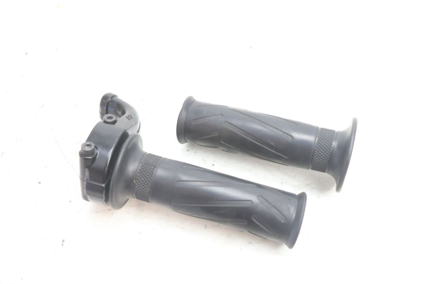 photo de POIGNEE ACCELERATEUR YAMAHA FZ8 800 (2010 - 2016) - Vue principale
