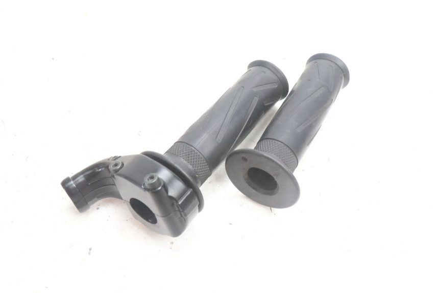 photo de POIGNEE ACCELERATEUR YAMAHA FZ8 800 (2010 - 2016) - Détail de la pièce