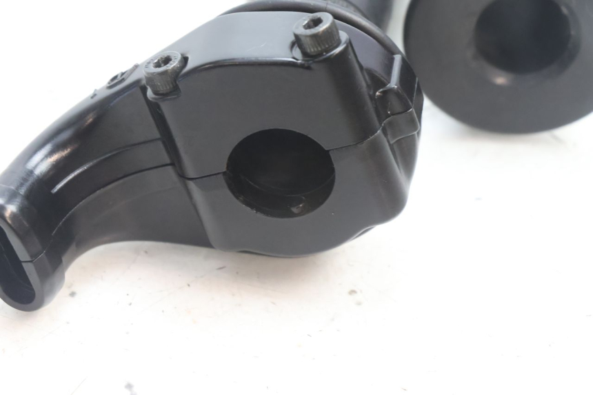 photo de POIGNEE ACCELERATEUR YAMAHA FZ8 800 (2010 - 2016) - Zoom état d’usage