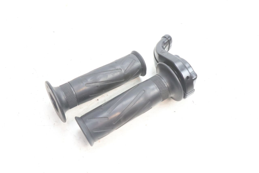 photo de POIGNEE ACCELERATEUR YAMAHA FZ8 800 (2010 - 2016) - Autre angle de vue