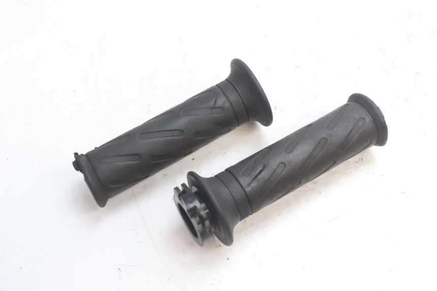 photo de POIGNEE ACCELERATEUR SUZUKI GSR 600 (2005 - 2012) - Autre angle de vue