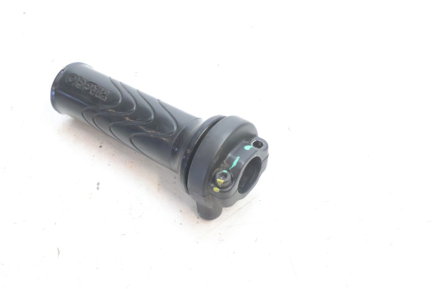 photo de POIGNEE ACCELERATEUR PIAGGIO LIBERTY IGET 4T 50 (2021 - 2025) - Autre angle de vue