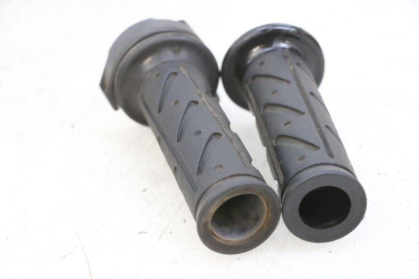 photo de POIGNEE ACCELERATEUR KYMCO LIKE 125 (2009 - 2016) - Gros plan technique