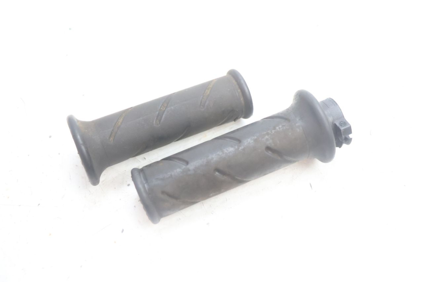 photo de POIGNEE ACCELERATEUR PEUGEOT LUDIX 50 (2005 - 2007) - Autre angle de vue