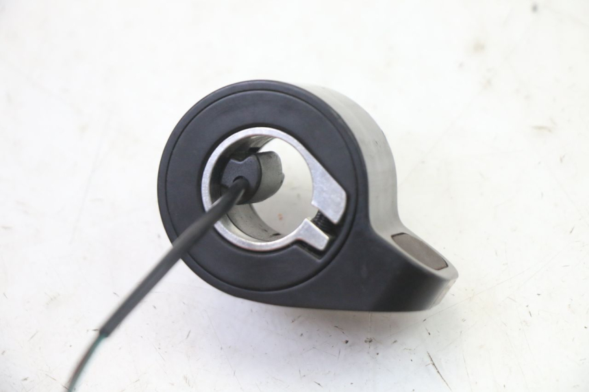 photo de POIGNEE ACCELERATEUR XIAOMI MI PRO 2 1