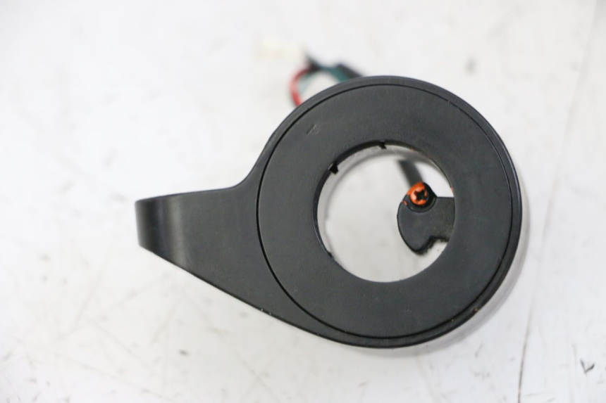 photo de POIGNEE ACCELERATEUR XIAOMI MI PRO 2 1