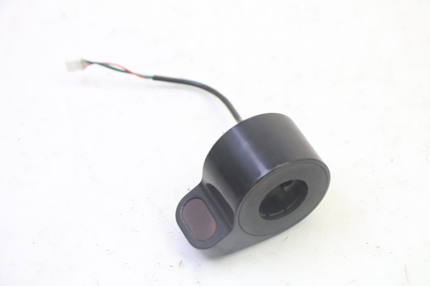 photo de POIGNEE ACCELERATEUR XIAOMI MI PRO 2 1