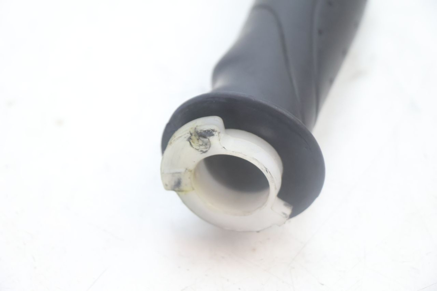 photo de POIGNEE ACCELERATEUR SYM MIO 50 (2005 - 2010) - Détail de la pièce