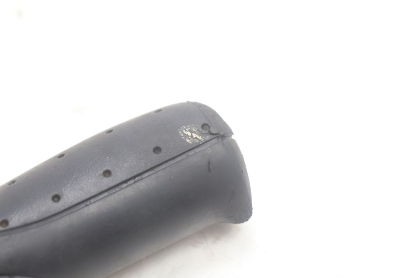 photo de POIGNEE ACCELERATEUR SYM MIO 50 (2005 - 2010) - Autre angle de vue