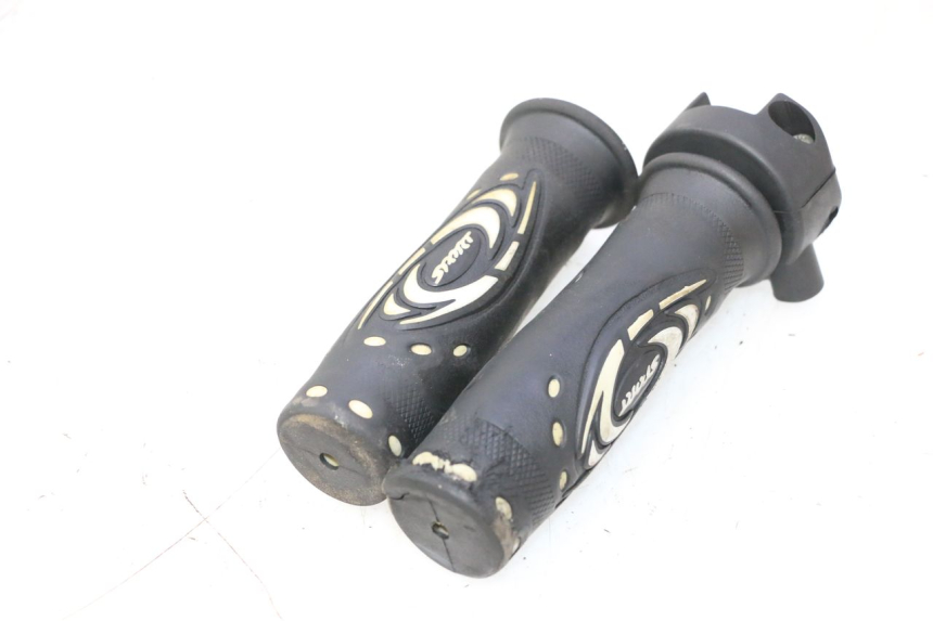 photo de POIGNEE ACCELERATEUR KYMCO MOVIE S 125 (2009 - 2018) - Points de fixation