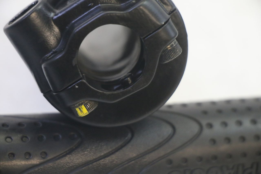 photo de POIGNEE ACCELERATEUR PIAGGIO MP3 HPE 350 (2018 - 2020) - Autre angle de vue