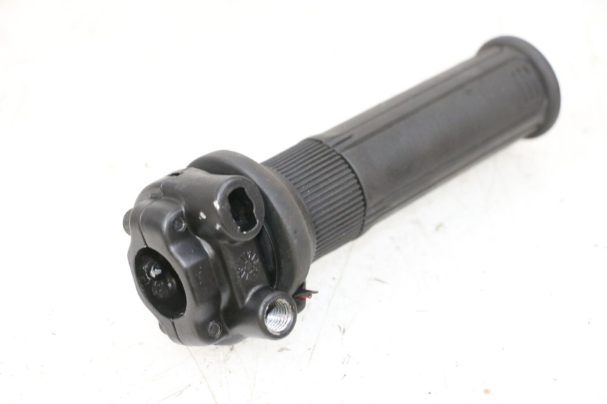 photo de POIGNEE ACCELERATEUR PIAGGIO MP3 HPE 300 (2019 - 2026) - Gros plan technique