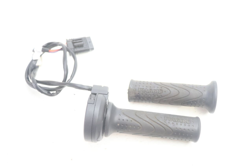 photo de POIGNEE ACCELERATEUR PIAGGIO MP3 HPE 530 (2022 - 2026) - Vue principale
