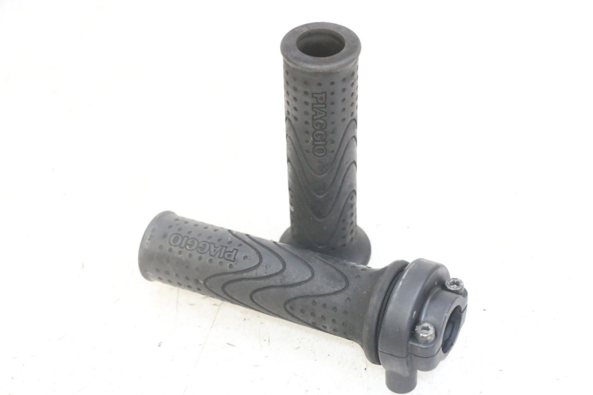 photo de POIGNEE ACCELERATEUR PIAGGIO MP3 LT 300 (2010 - 2016) - Vue principale