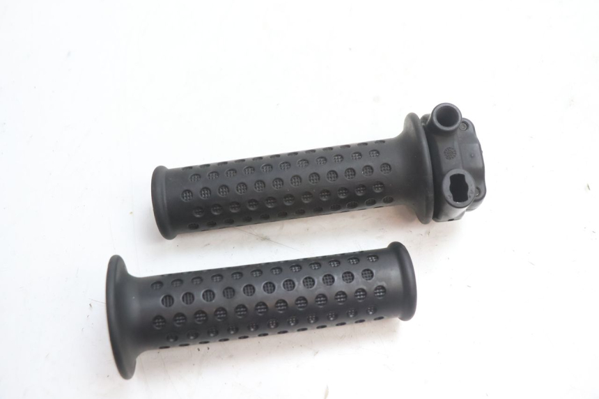 photo de POIGNEE ACCELERATEUR PIAGGIO MP3 LT 300 (2010 - 2016) - Autre angle de vue