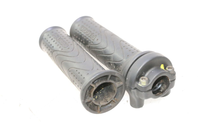 photo de POIGNEE ACCELERATEUR PIAGGIO MP3 500 (2011 - 2015) - Gros plan technique
