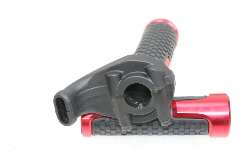 photo de POIGNEE ACCELERATEUR YAMAHA MT-07 MT07 ABS 700 (2018 - 2020) - Zoom état d’usage