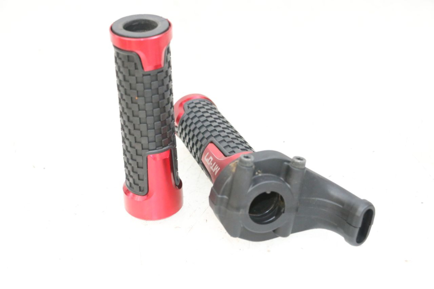 photo de POIGNEE ACCELERATEUR YAMAHA MT-07 MT07 ABS 700 (2018 - 2020) - Autre angle de vue