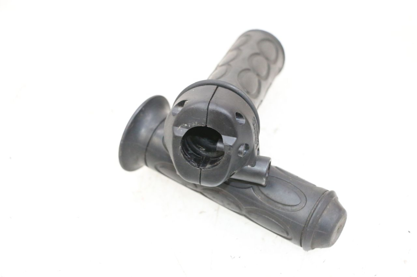 photo de POIGNEE ACCELERATEUR YAMAHA NEO'S NEOS 2T 50 (1998 - 2007) - Détail de la pièce