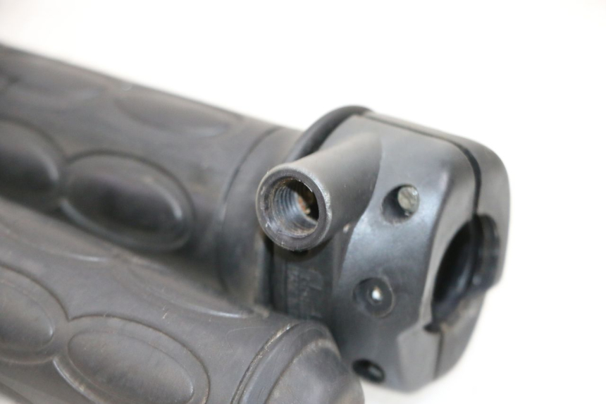 photo de POIGNEE ACCELERATEUR YAMAHA NEO'S NEOS 2T 50 (1998 - 2007) - Autre angle de vue