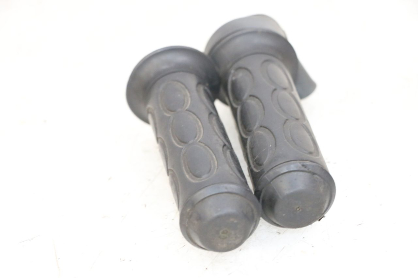 photo de POIGNEE ACCELERATEUR YAMAHA NEO'S NEOS 2T 50 (1998 - 2007) - Gros plan technique