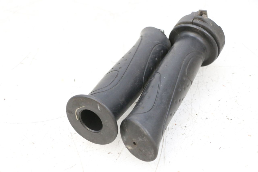 photo de POIGNEE ACCELERATEUR SYM ORBIT 2 50 (2008 - 2014) - Points de fixation