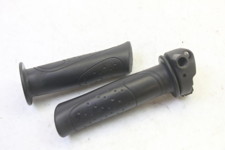 photo de POIGNEE ACCELERATEUR SYM ORBIT III 3 4T 50 (2021 - 2025) - Autre angle de vue