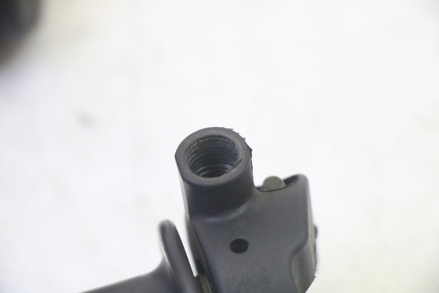 photo de POIGNEE ACCELERATEUR SYM ORBIT III 3 4T 50 (2021 - 2025) - Gros plan technique