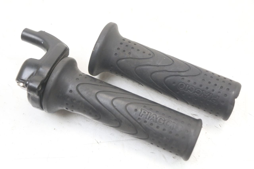 photo de POIGNEE ACCELERATEUR PIAGGIO NEW TYPHOON 50 (2010 - 2017)