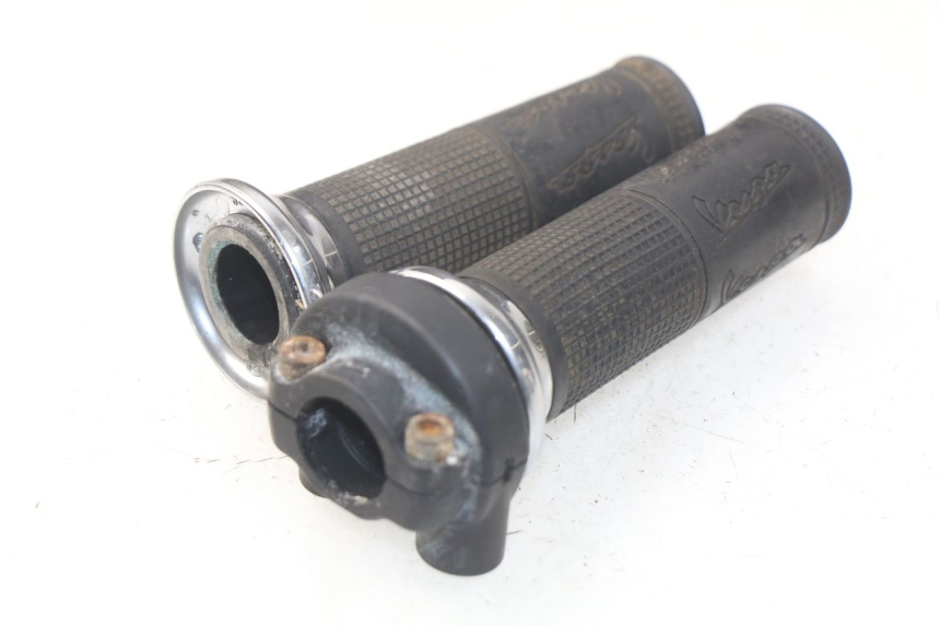 photo de POIGNEE ACCELERATEUR PIAGGIO VESPA LX IE 125 (2010 - 2012)