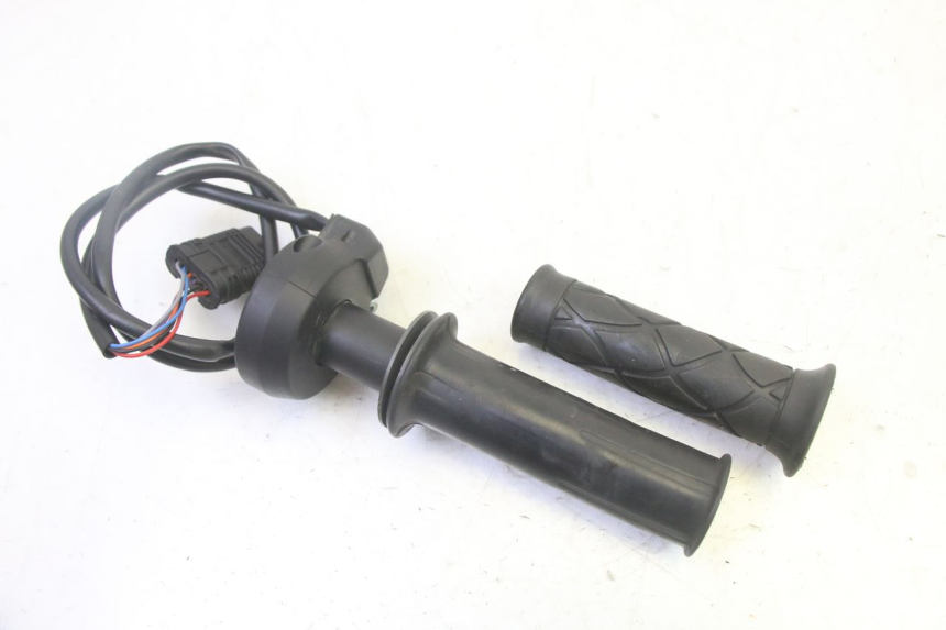 photo de POIGNEE ACCELERATEUR LIGIER PULSE 3 1 (2014 - 2020) - Gros plan technique