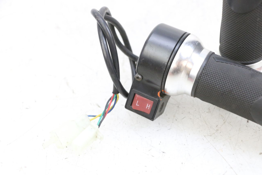 photo de POIGNEE ACCELERATEUR EFUN PUSA 1 - Marquages et références