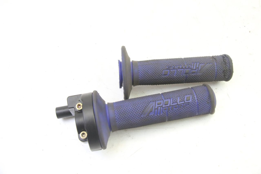 photo de POIGNEE ACCELERATEUR APOLLO RFZ 125
