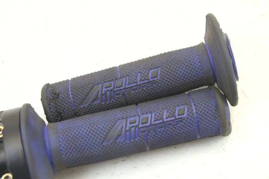 photo de POIGNEE ACCELERATEUR APOLLO RFZ 125