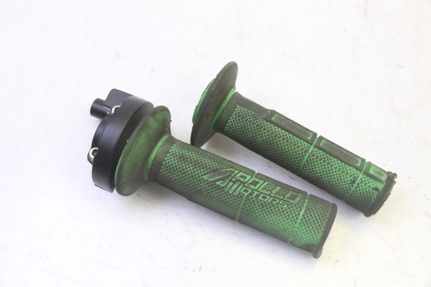 photo de POIGNEE ACCELERATEUR APOLLO RFZ 125