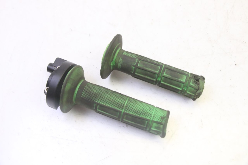 photo de POIGNEE ACCELERATEUR APOLLO RFZ 125