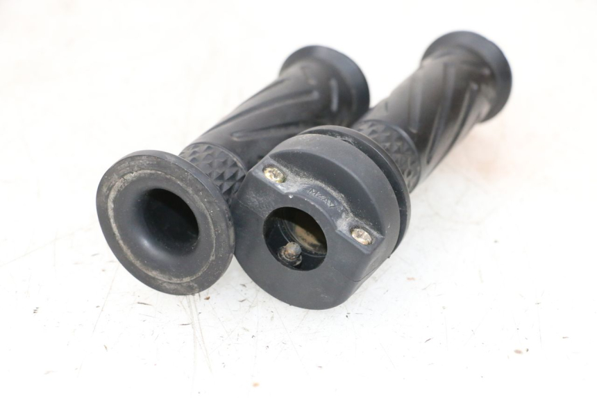 photo de POIGNEE ACCELERATEUR JM MOTORS SANTANA 50 (2014 - 2023) - Gros plan technique