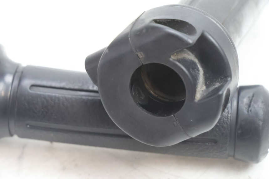 photo de POIGNEE ACCELERATEUR HONDA SH 125 (2001 - 2003) - Autre angle de vue