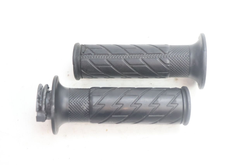 photo de POIGNEE ACCELERATEUR YAMAHA SLIDER 50 (1999 - 2004) - Vue principale
