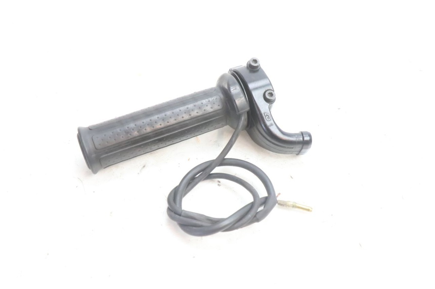 photo de POIGNEE ACCELERATEUR YAMAHA TDM ABS 900 (2002 - 2014) - Points de fixation
